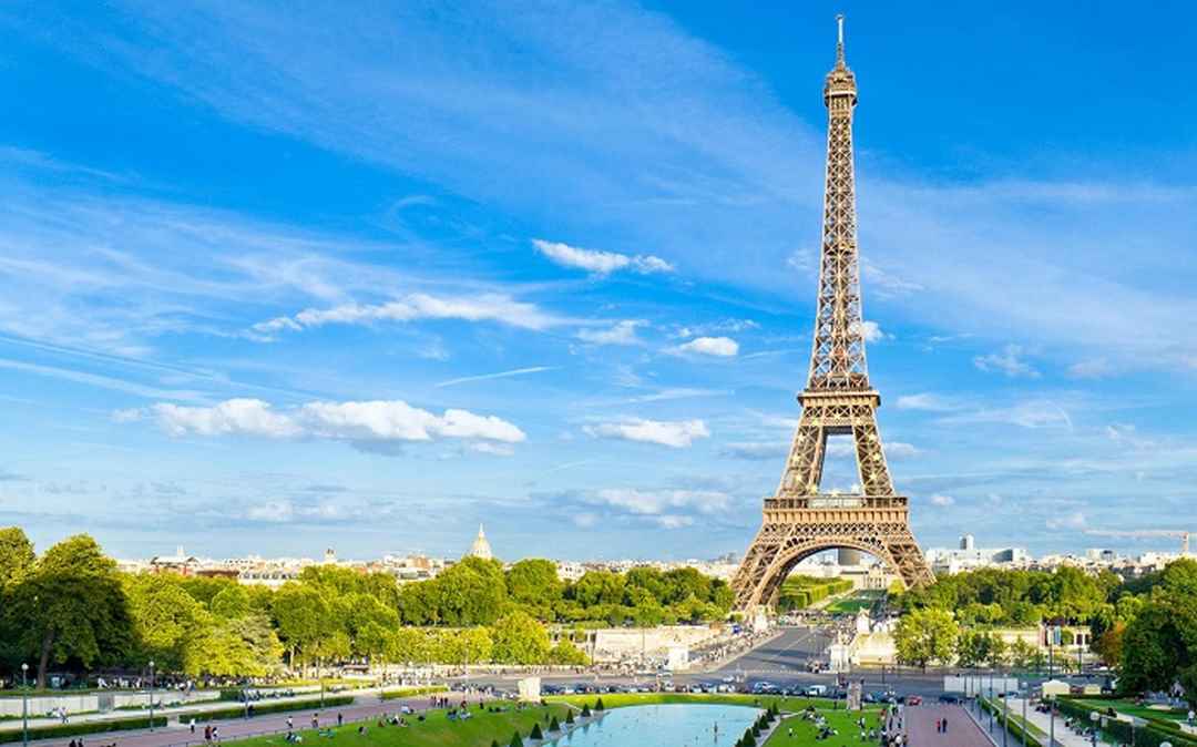 Tháp Eiffel là biểu tượng nổi tiếng của quốc gia nào?