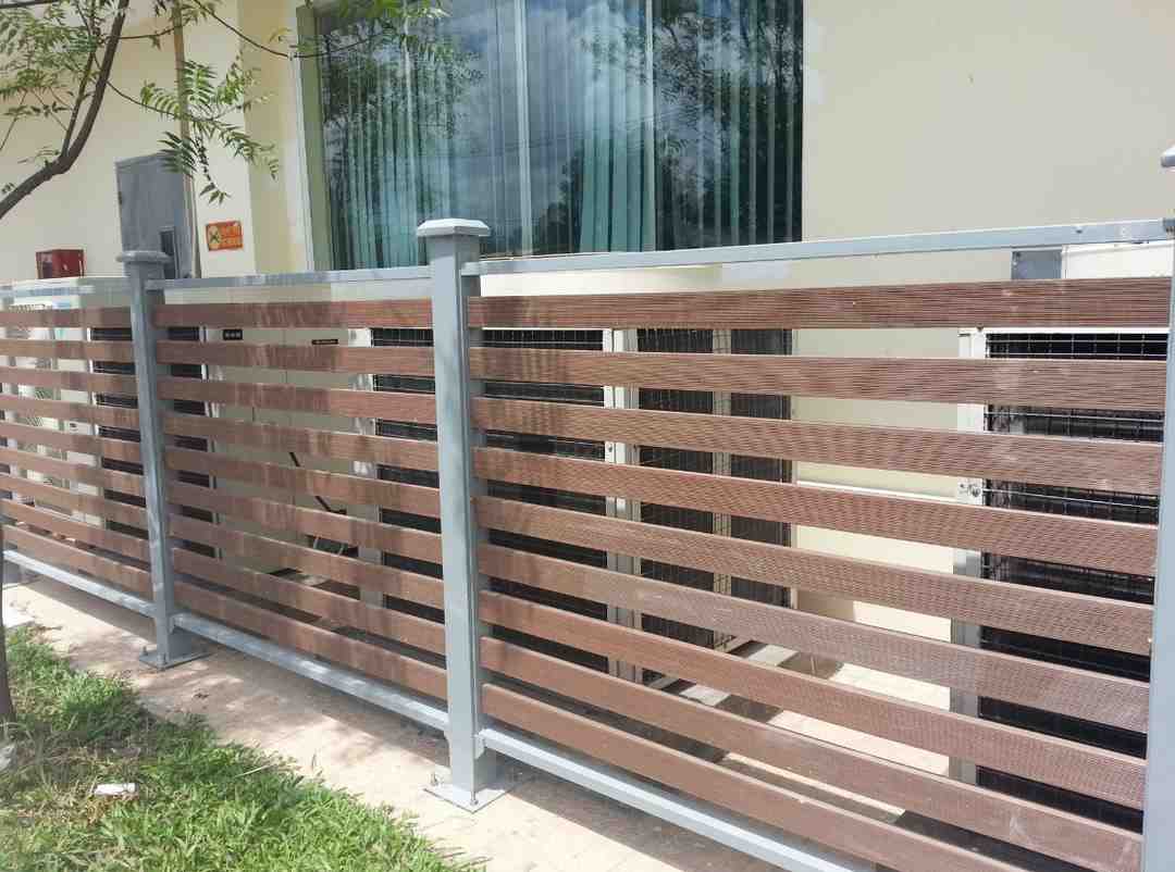 Hàng rào đẹp cho quán cafe bằng gỗ nhân tạo