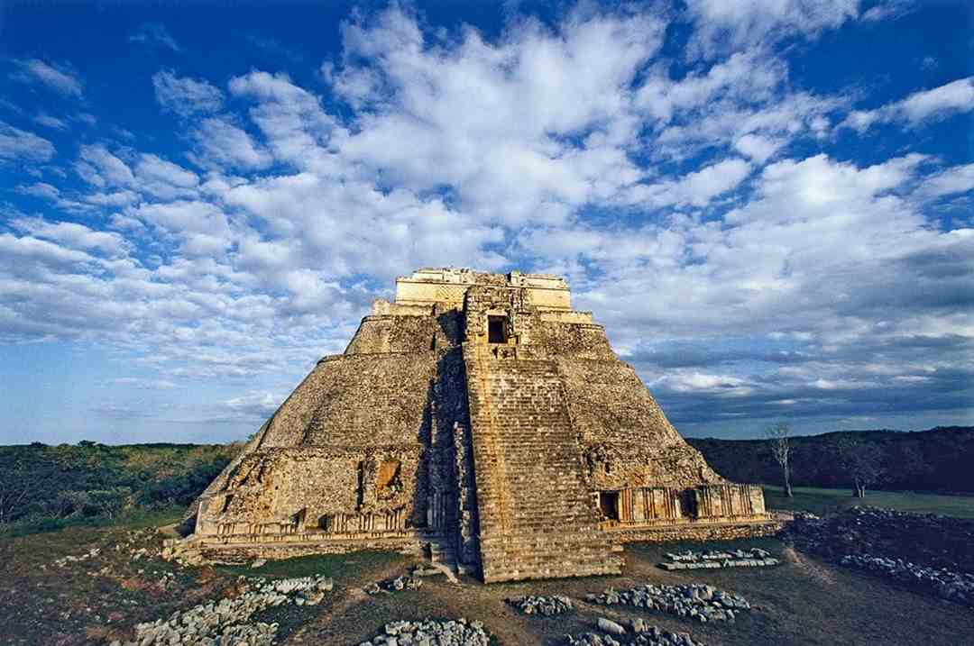 Kim tự tháp có ý nghĩa gì về mặt văn hóa?