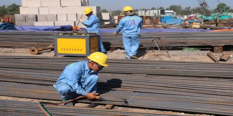 Mặt bằng giá thép xây dựng trong nước ổn định dù giá thế giới rung lắc
